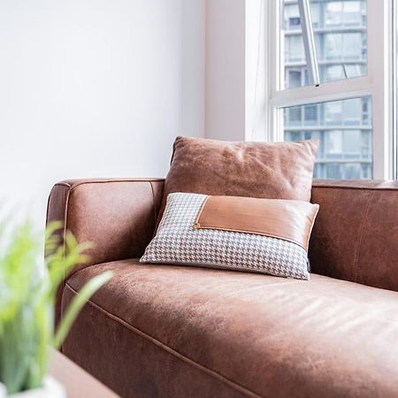 Amazing Views ! Leather Furniture ! Cozy Condo! Vancouver Buitenkant foto