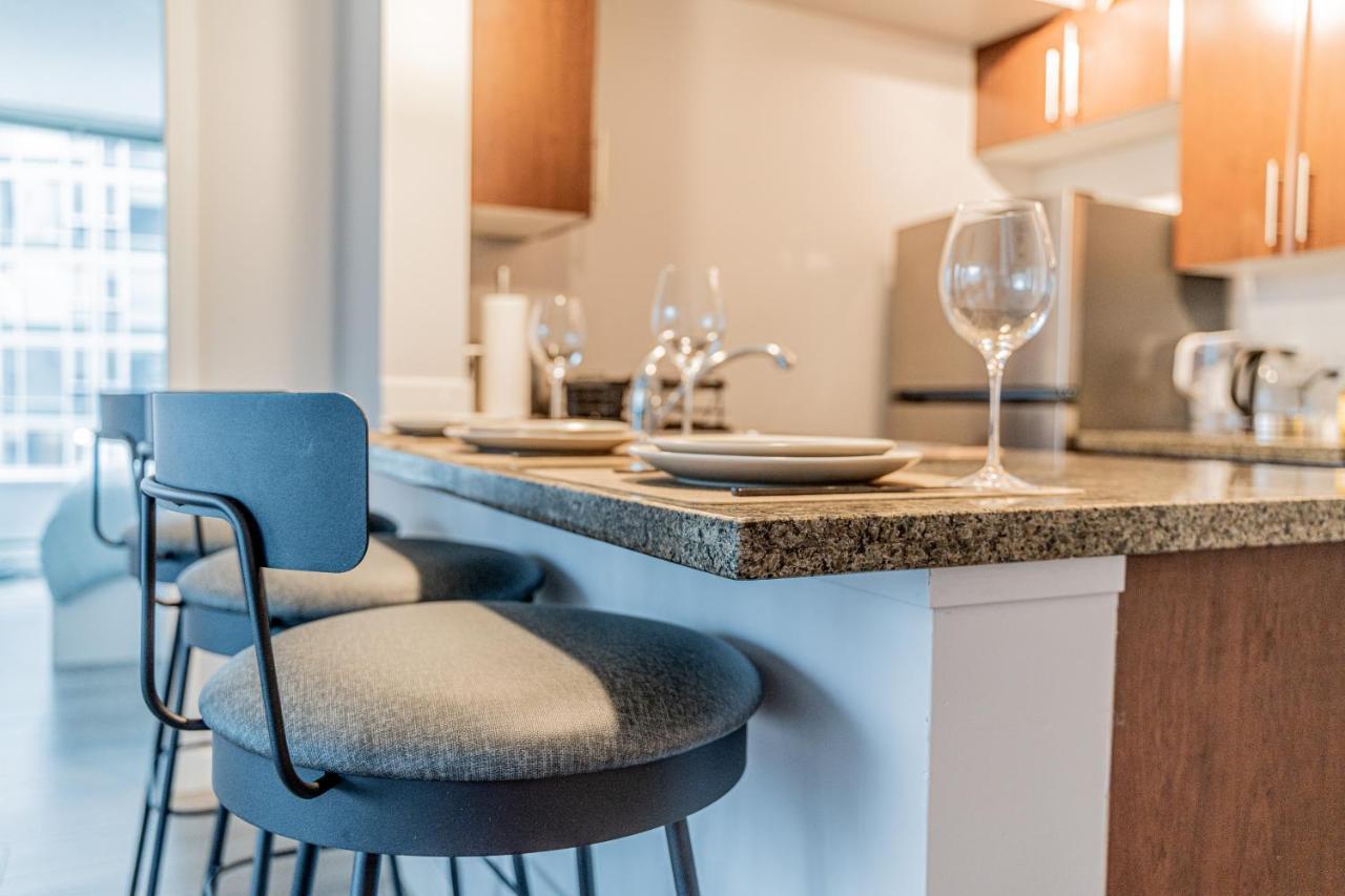 Amazing Views ! Leather Furniture ! Cozy Condo! Vancouver Buitenkant foto
