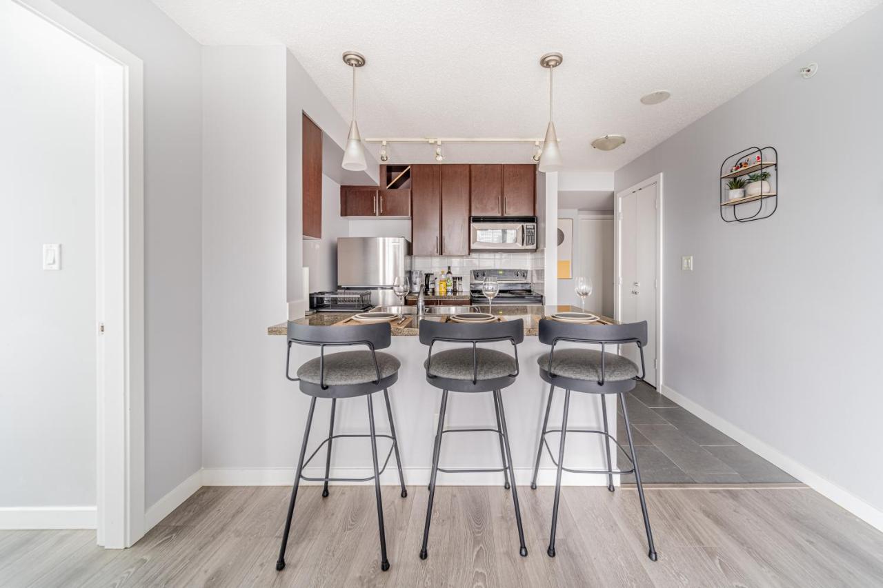 Amazing Views ! Leather Furniture ! Cozy Condo! Vancouver Buitenkant foto