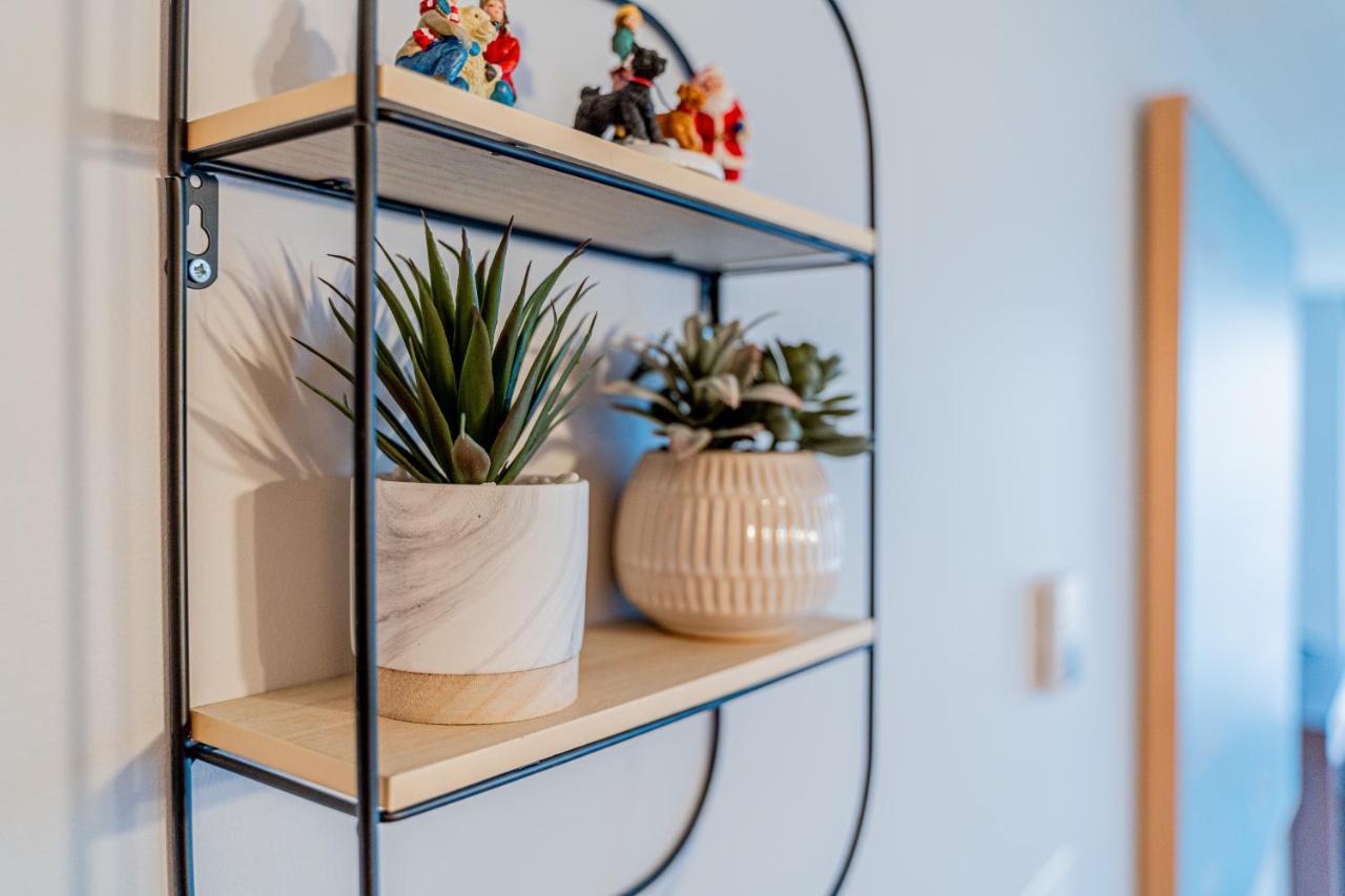 Amazing Views ! Leather Furniture ! Cozy Condo! Vancouver Buitenkant foto